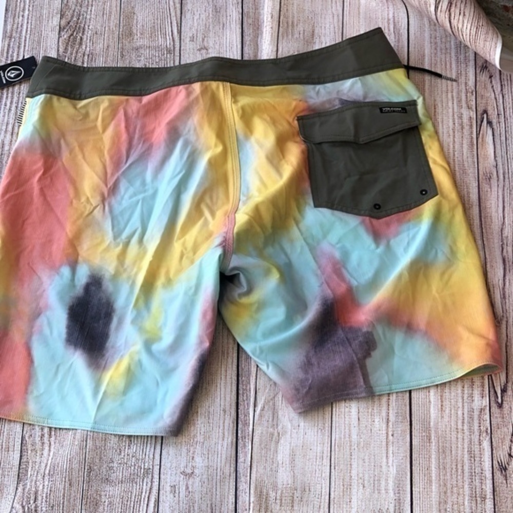 VOLCOM BOARD SHORTS - Picture 2 of 7